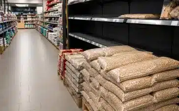 Veikalos parādās granulu iegādes limiti: ko par to saka eksperti?