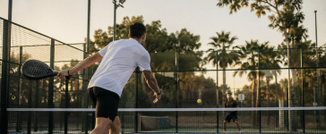 kas ir padel un kā tas atšķiras no tenisa