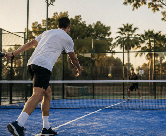 kas ir padel un kā tas atšķiras no tenisa